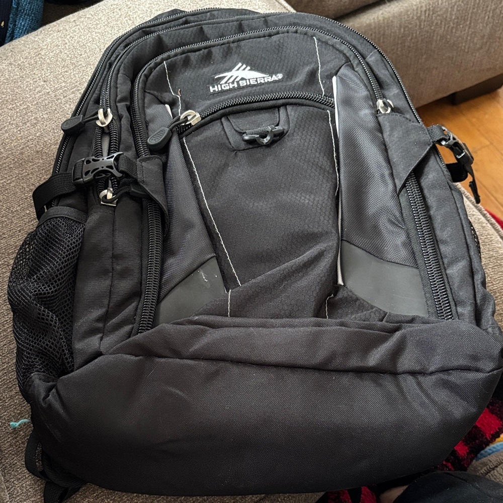 High Sierra Black and White Men's Backpack Camping Hiking Outdoors